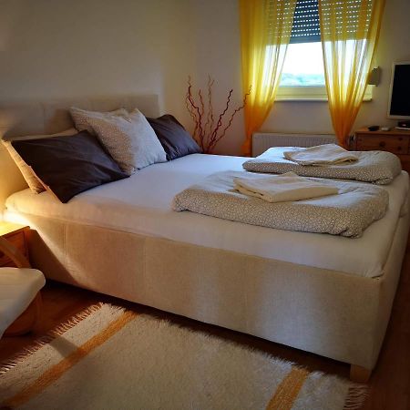 Meszaros Apartman Buk Bagian luar foto